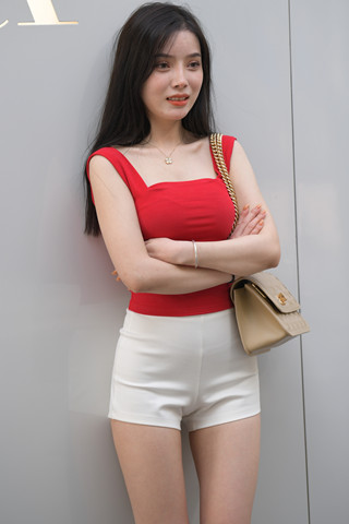 搭讪街拍美腿，红衣女神美女